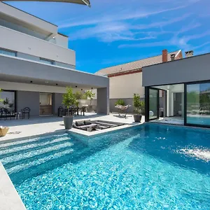 Villa Omnia, Zadar