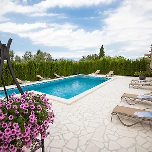 Villa Kontrada, Zadar